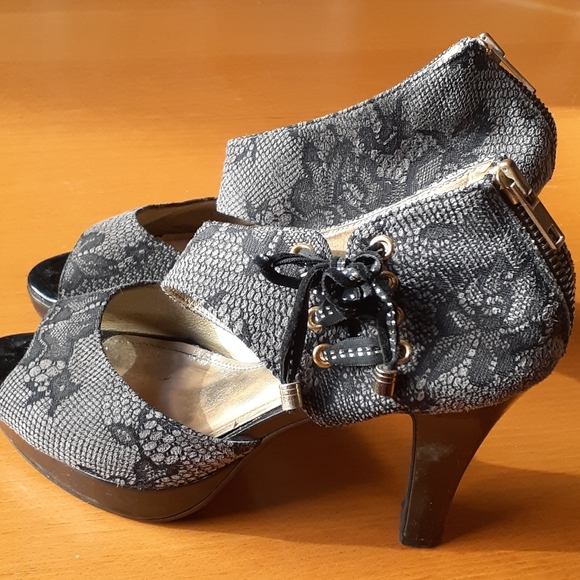 Lace open toe heels - Picture 2 of 5